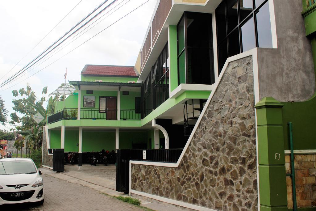 The Greenhouse Hotel Yogyakarta Exterior photo