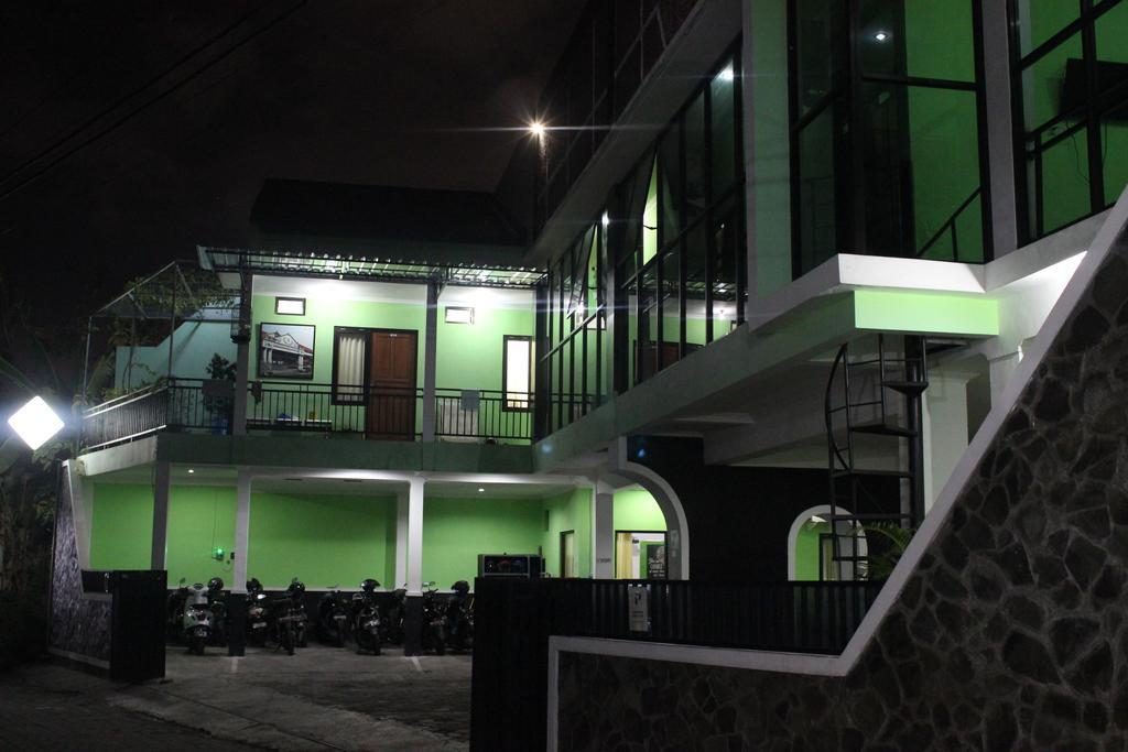 The Greenhouse Hotel Yogyakarta Exterior photo